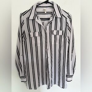 Large Truth Striped Shirt with buttons and front pockets